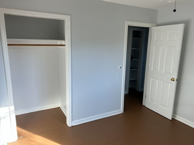 Building Photo - 3 Bed, 1 Bath Home