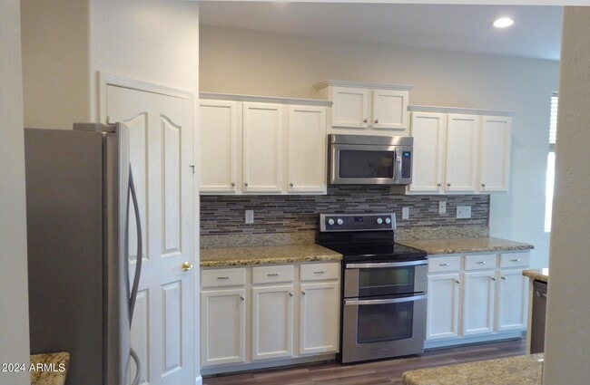 Building Photo - 12511 W Glenrosa Dr