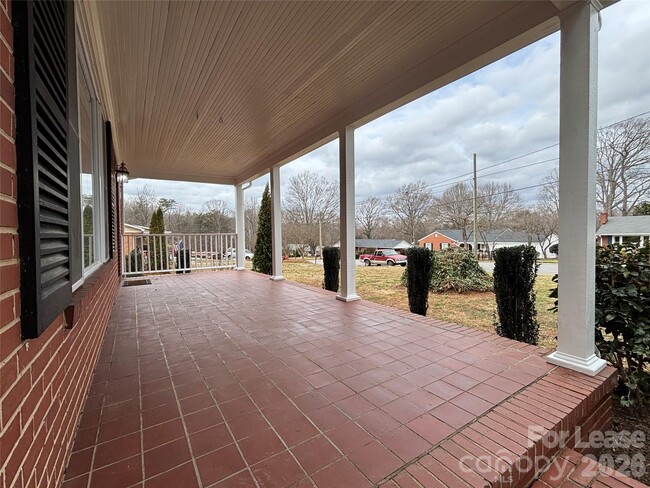 Building Photo - 418 Coolidge Ave