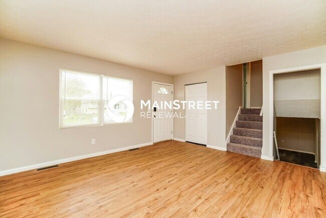 Building Photo - 3 Bedroom Pet-Friendly Home in COLUMBUS, OH with Main Street Renewal