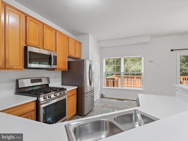 Building Photo - 7700 Shadowcreek Terrace