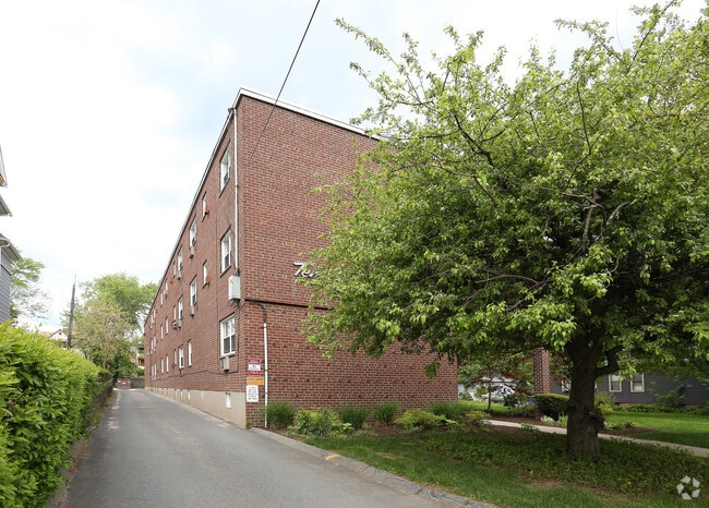 Building Photo - 1062 Boulevard