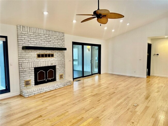 Building Photo - 4 Lois Ln