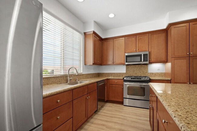 Building Photo - Prime Location! RARE Opportunity to LEASE 4/3.5 Spacious TownHome IN GARDEN GROVE!