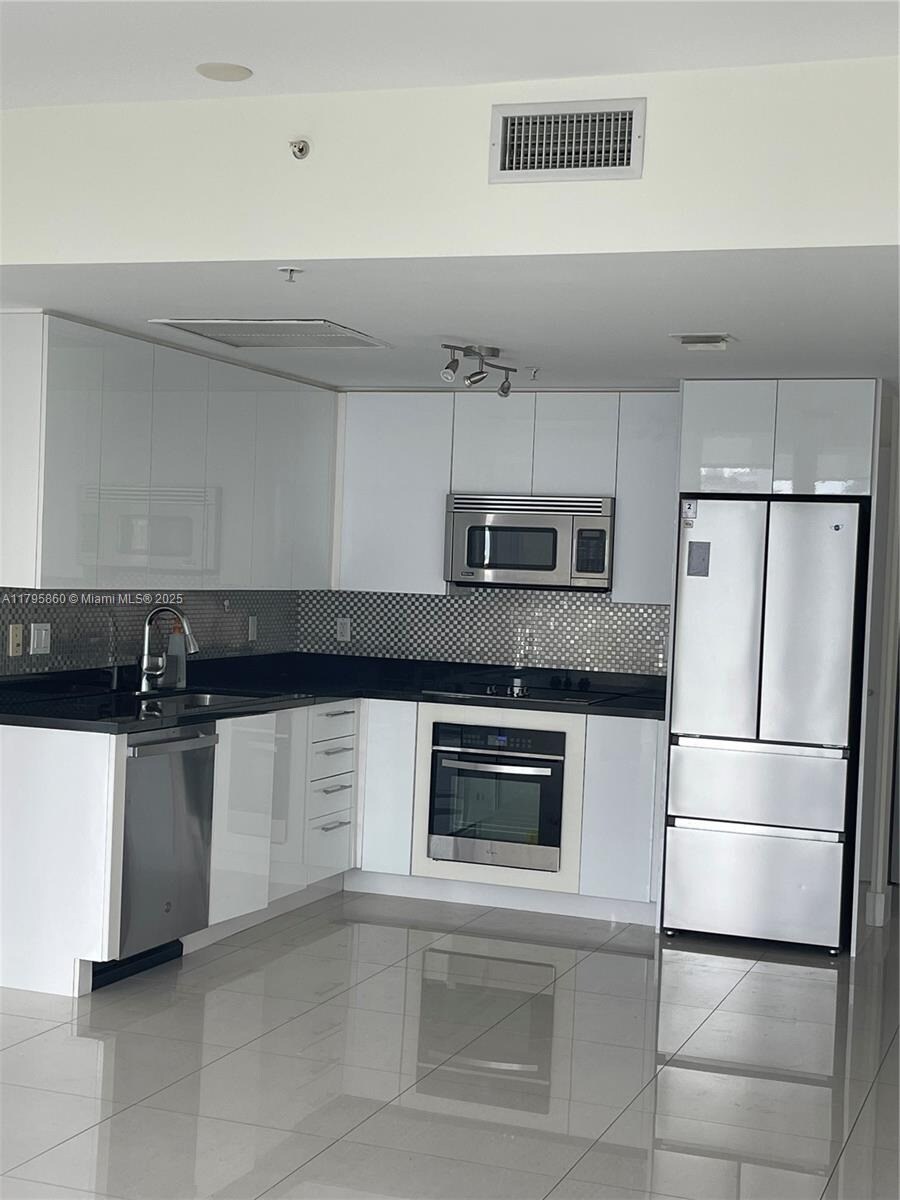 Building Photo - 92 SW 3rd St