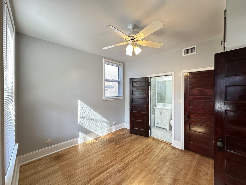 Building Photo - 2821 W Shakespeare Ave