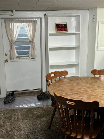 Dining Area - 801 Miller St