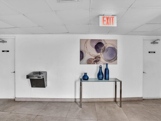 Building Photo - 401 Golden Isles Dr