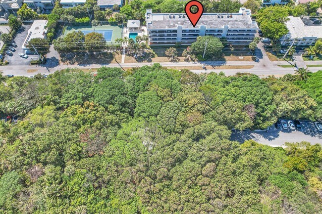 Building Photo - 277 N Ocean Blvd