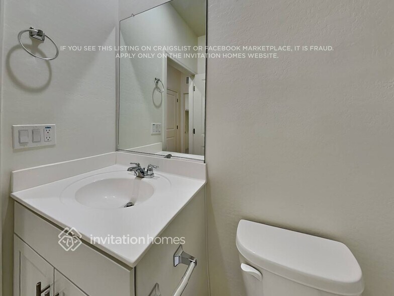 Building Photo - 19363 W Hazelwood St