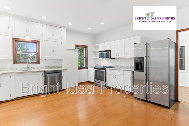 Building Photo - 2755 Woodbury Dr