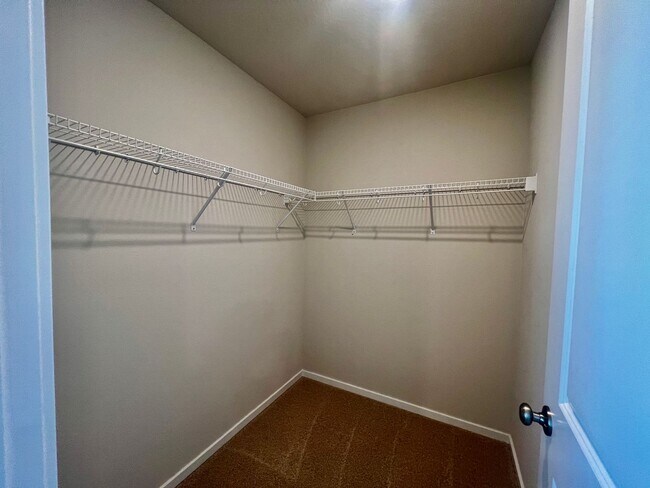 Building Photo - FREE RENT New Beauty! Location, location!!...