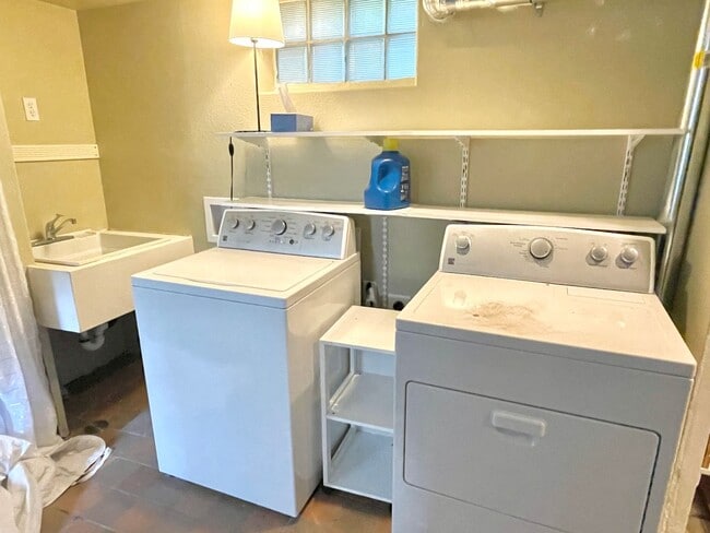 Building Photo - Woodstock area, 1 bedroom, 1 bath with finished basement