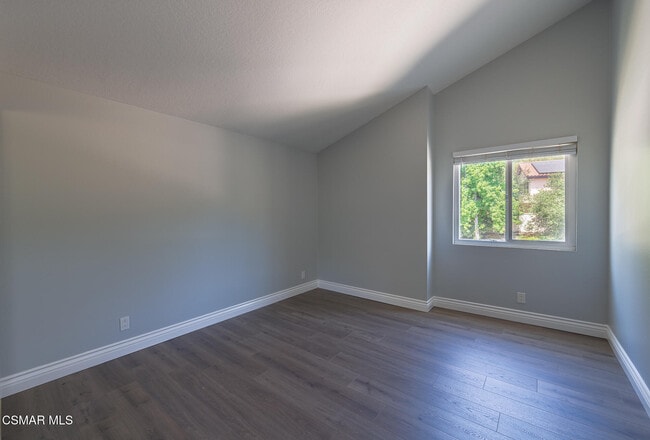 Building Photo - 1696 Shadow Oaks Pl