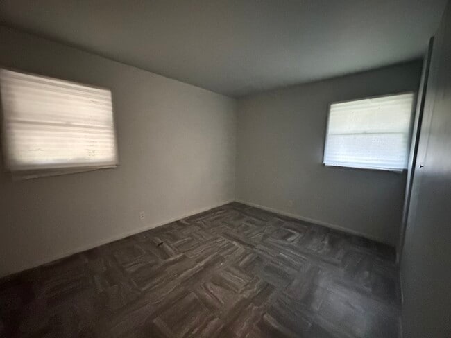 Building Photo - 1503 Eastview Ave