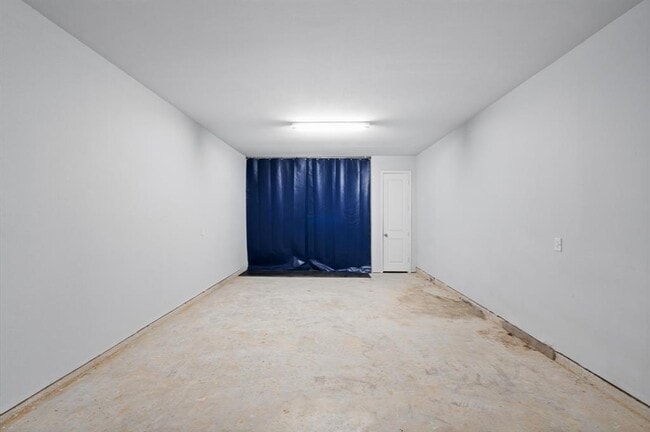 Building Photo - 18835 Elegance Ave