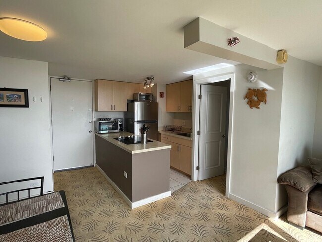 Building Photo - Furnished 1 Bedroom Island Colony Great Amenities!