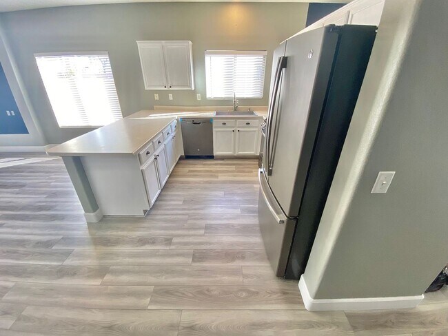 Building Photo - BEAUTIFUL 3 BEDROOM 2 FULL BATHS SINGLE ST...