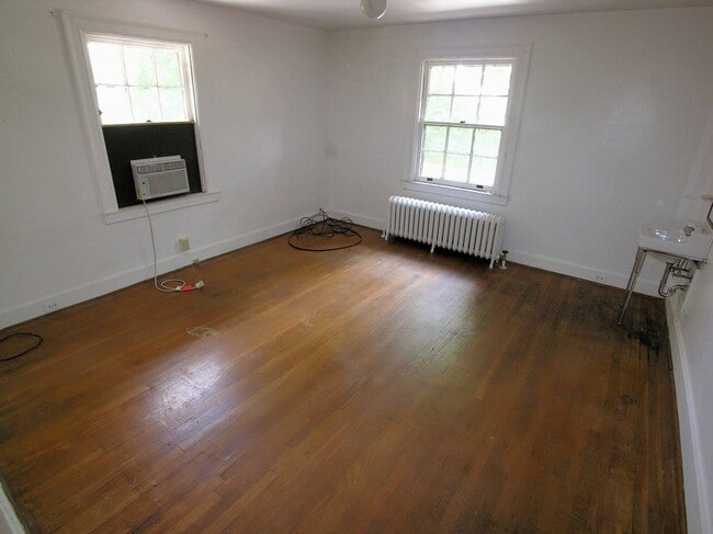 Bedroom - Schenley Arms (Historic)