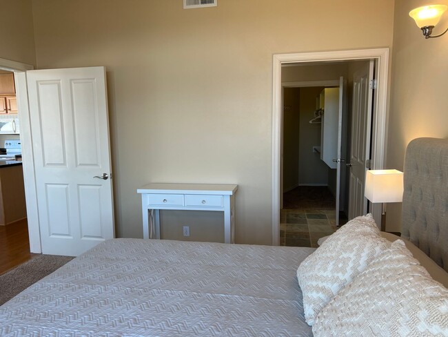 Building Photo - 2 Bed / 2 Bath Bay-View Condo for Rent in ...