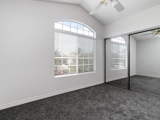 Building Photo - Incredible Rancho Del Oro Home!