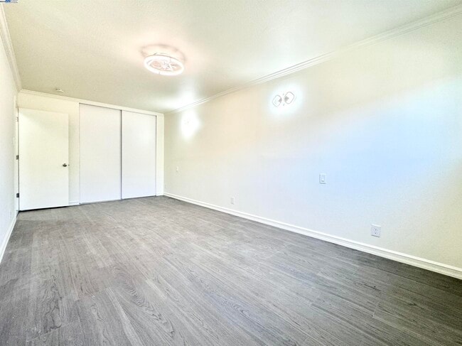 Building Photo - 15560 Calgary St