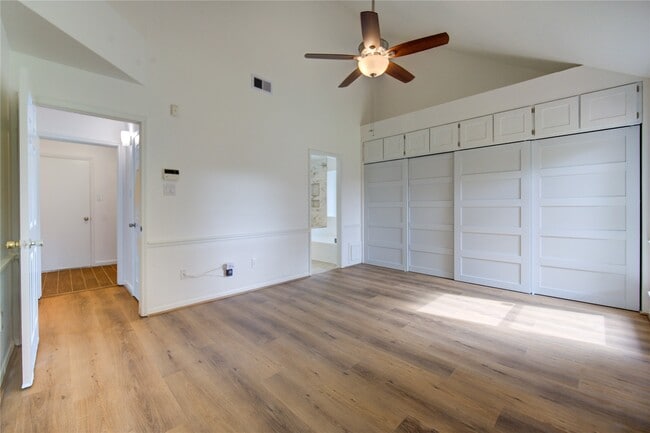 Building Photo - 902 Mesa Terrace Dr