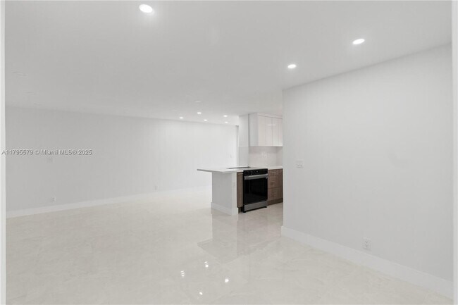 Building Photo - 17011 N Bay Rd