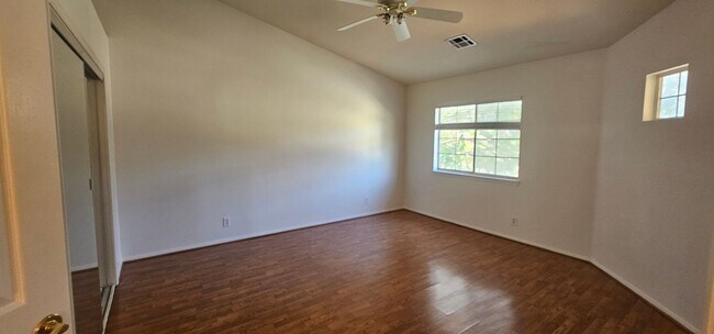 Building Photo - 7229 Ojai Dr