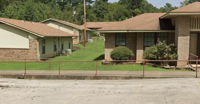 Primary Photo - 1001 Lakeview Dr