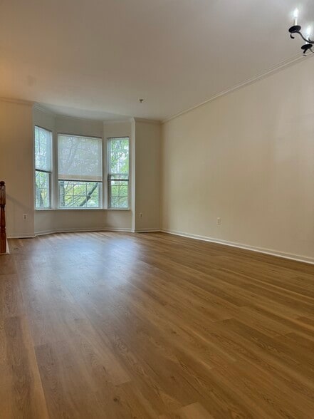 Bay Window in Living Room - 410 Redland Blvd