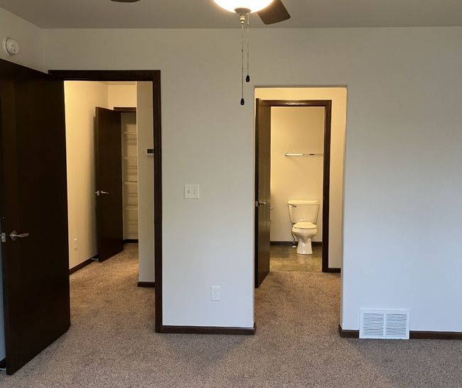 Building Photo - 3 Bed 2 Bath Twin Home