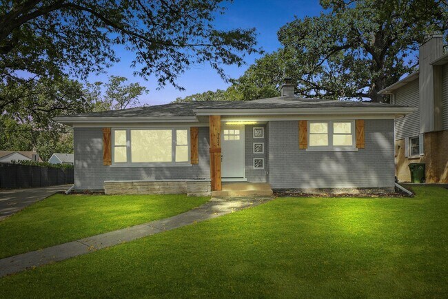 Building Photo - 9624 W Shore Dr