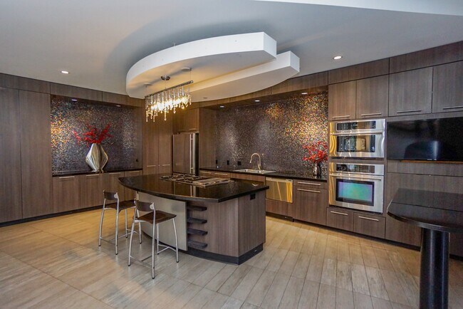 Building Photo - 1901 Post Oak Blvd