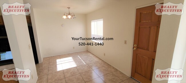 Building Photo - 22nd & Kolb Area Condo - Upstairs unit in ...