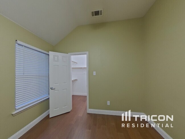 Building Photo - 515 Crownpoint Ln