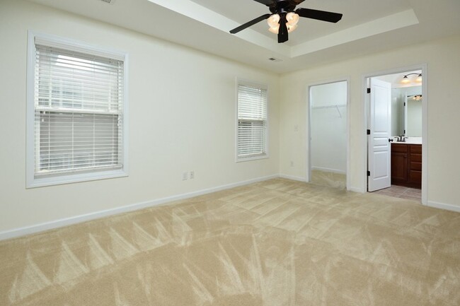 Building Photo - Townhome in Quiet Neighborhood