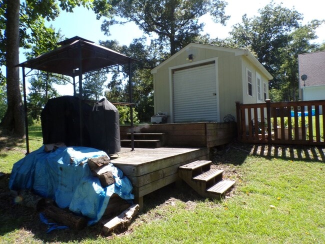 Building Photo - 4 Bedroom 2.5 Bathroom located in Old Mill...