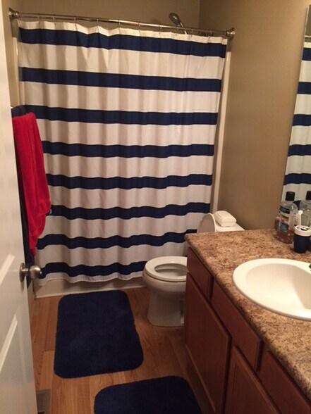 Bathroom - 383 NE Sandalwood