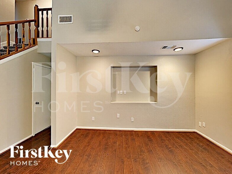 Building Photo - 75 N Pathfinders Cir