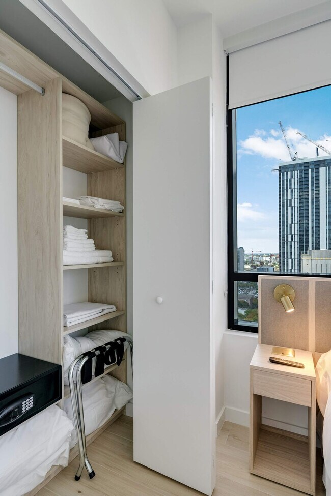 Building Photo - 225 N Miami Ave