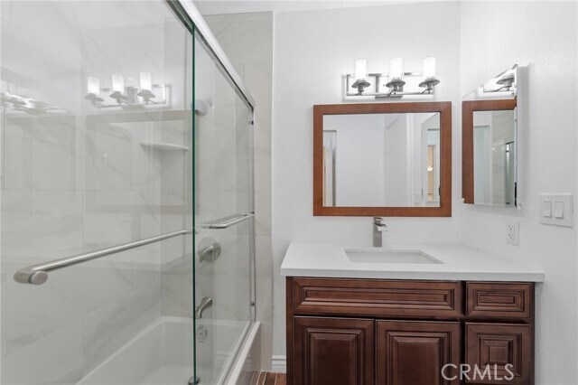 Building Photo - 8633 Balboa Blvd