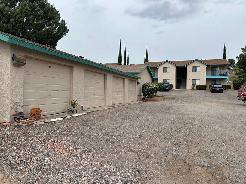 Building Photo - 400 Bent River Rd