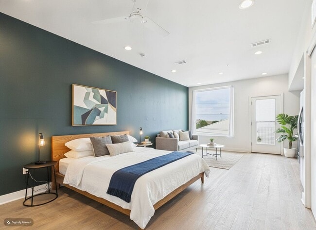 Building Photo - Modern East Austin Condo with City Views & Unmatched Walkability