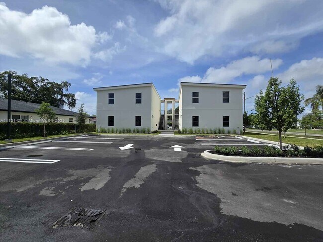Building Photo - 511 SW 1st Ave