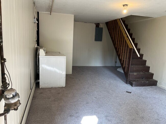 Building Photo - 202 1/2-127 1/2 N Penn St