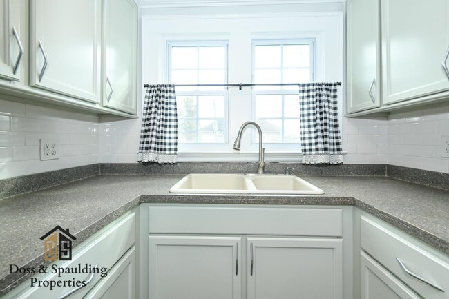 Building Photo - 409 Richardson Ave