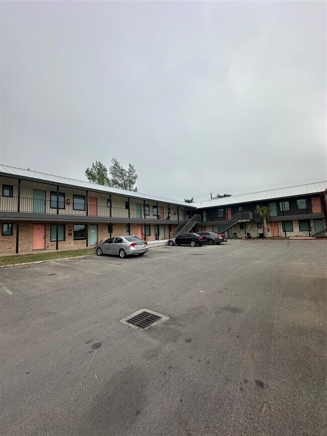 Building Photo - 9133 Northgate Blvd