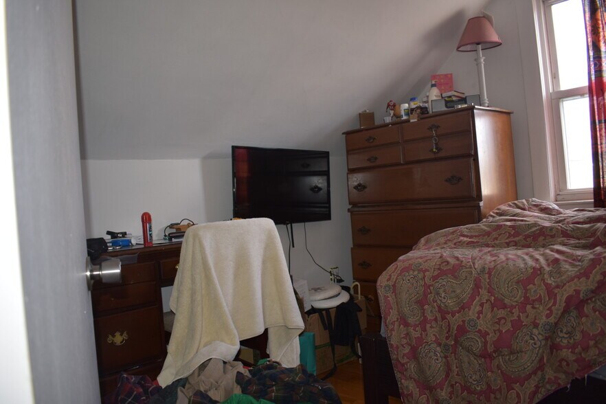 Building Photo - 22 Murdock St