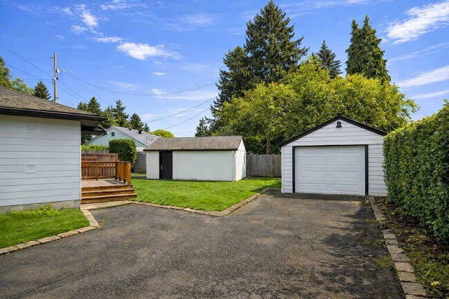 Building Photo - r3008unanderavev